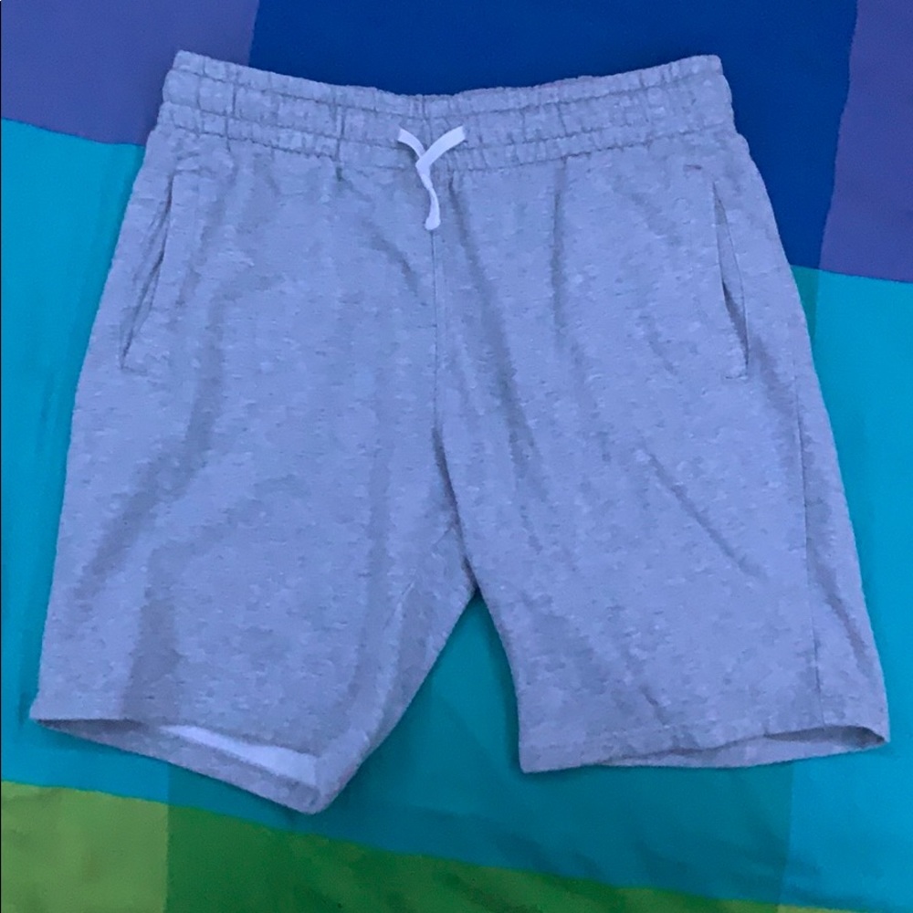 H&M light grey shorts